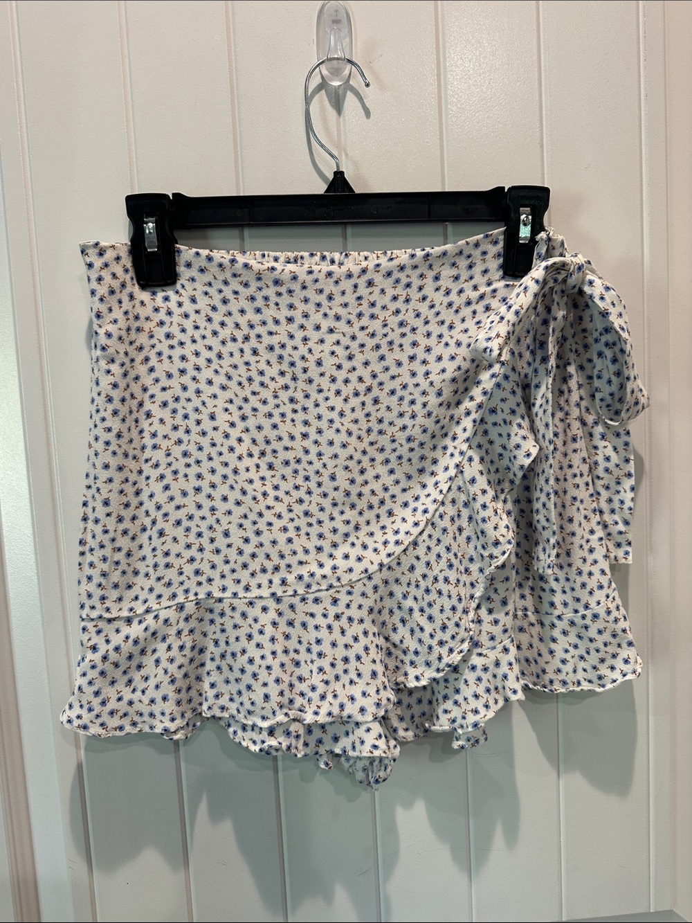 Forever 21 White Floral Wrap Skort with Blue Print
